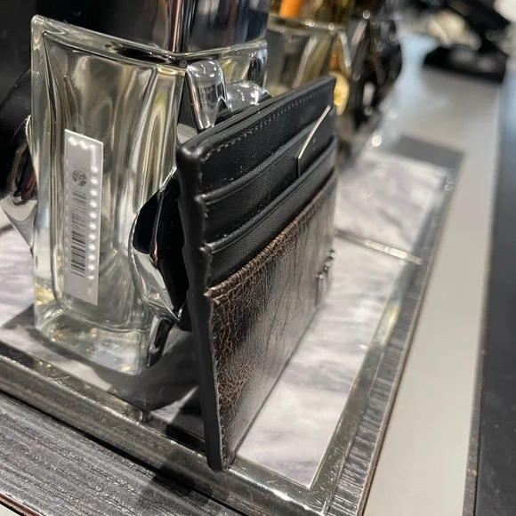 MICHAEL KORS Cyrus Burnished Tall Card Case
Chocolate Brown 
NWT - Picture 9 of 16